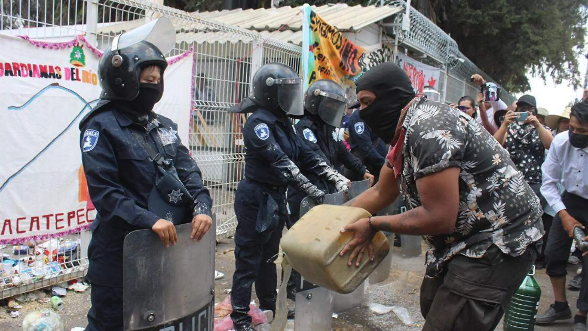 Manifestación conta el relleno sanitario de Cholula